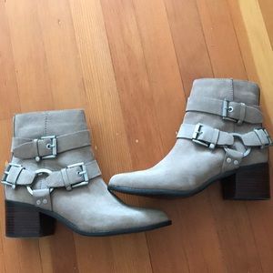 ALDO -  I love Suede boots🌹